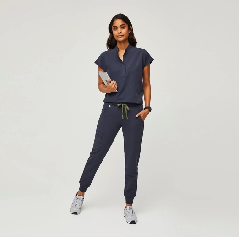 Figs Quiet Navy Rafaela Scrub Top & Joggers XS